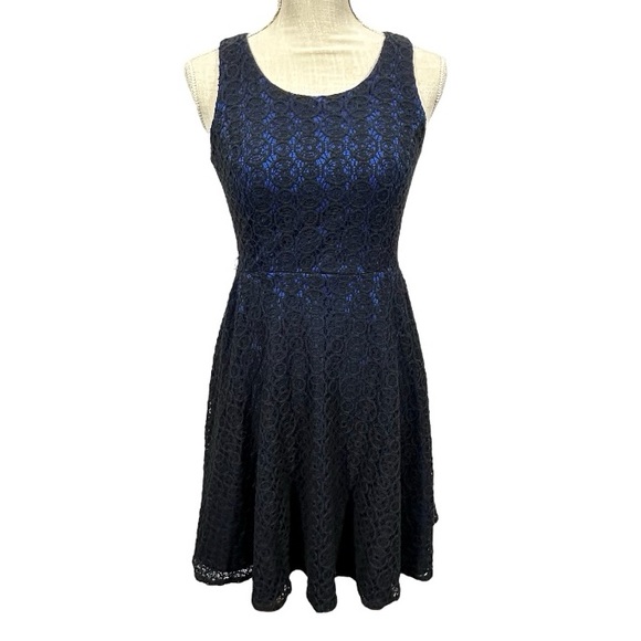 Maurices Dresses & Skirts - Lace overlay sleeveless skater dress size 1/2